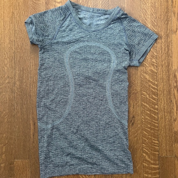 Lululemon Swiftly Tech Short Sleeve Shirt - Picture 2 of 5